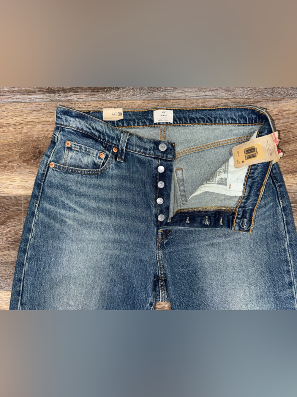 NWT 501 Curve High Waist Straight Leg Medium Wash Studded Jeans Size 32x30 - Picture 3 of 14